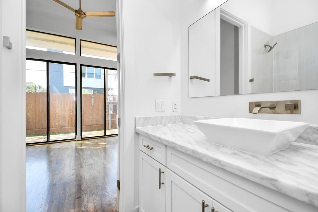 732 W 22nd Street - Photo 20