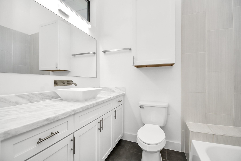 732 W 22nd Street - Photo 22