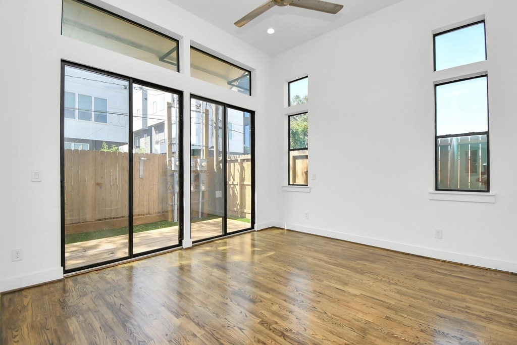 732 W 22nd Street - Photo 17