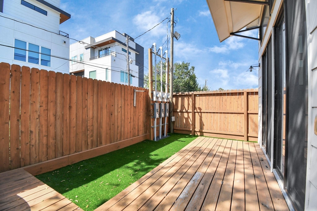 732 W 22nd Street - Photo 25