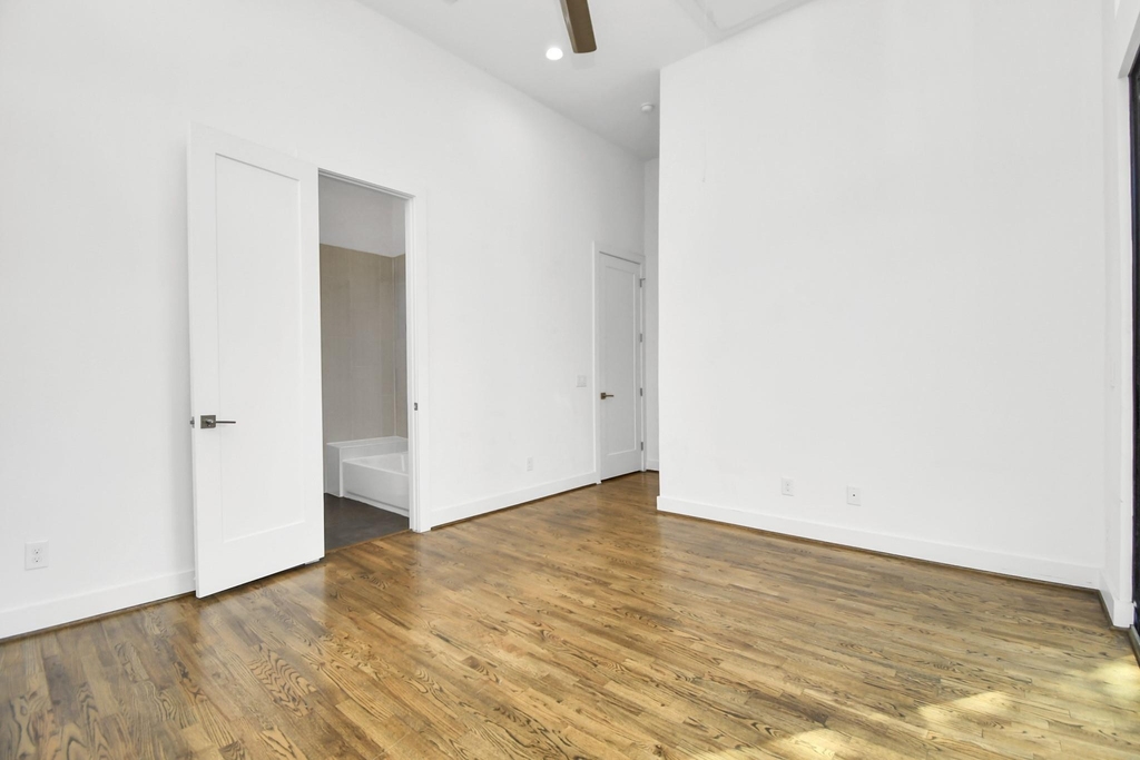 732 W 22nd Street - Photo 18