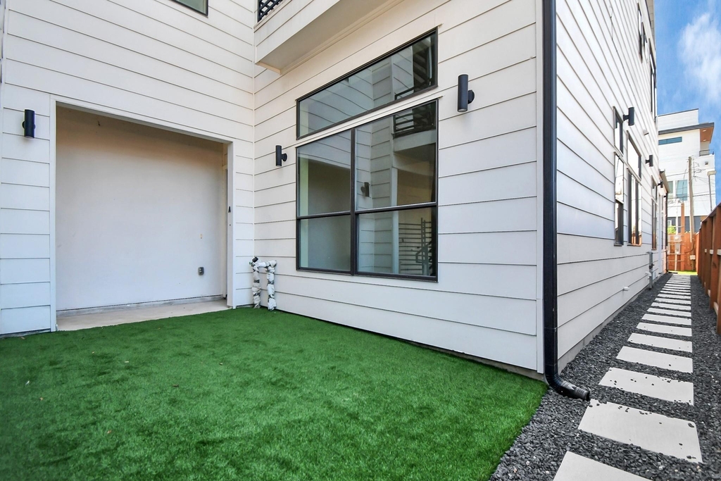 732 W 22nd Street - Photo 33