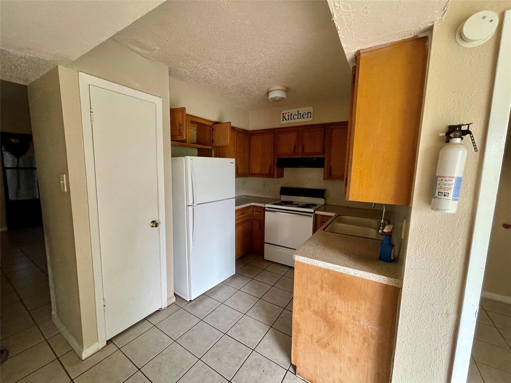 702 Hargest Street - Photo 6