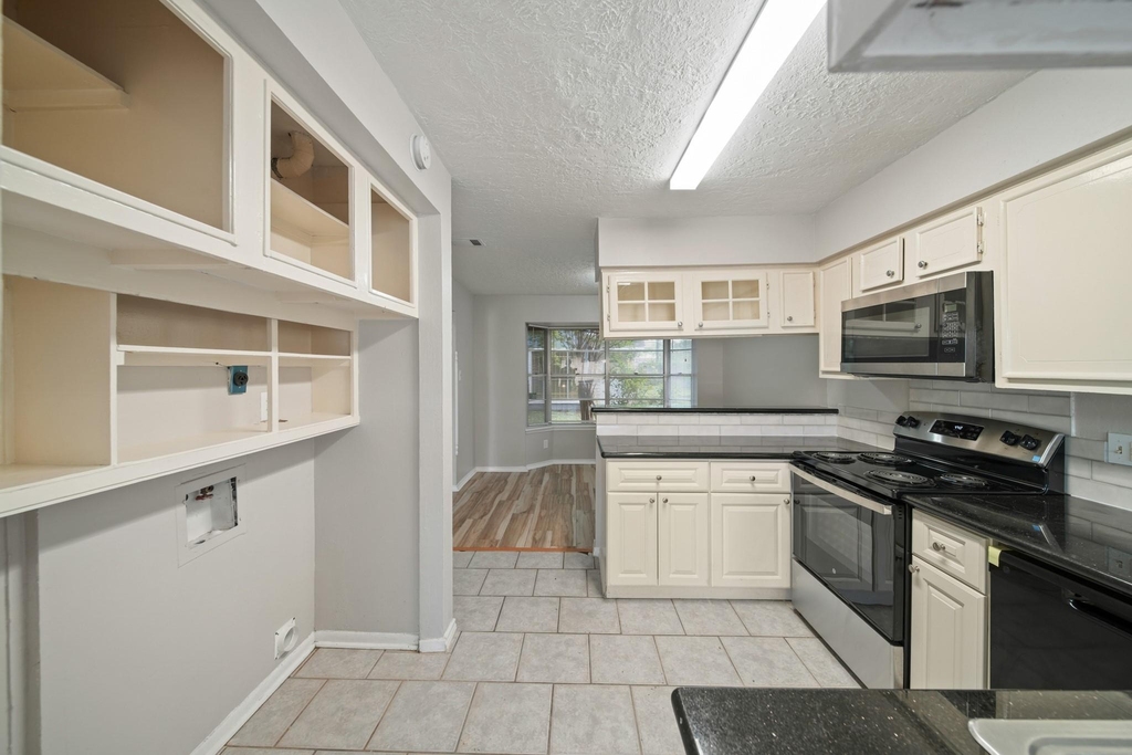 13464 Castilian Drive - Photo 2