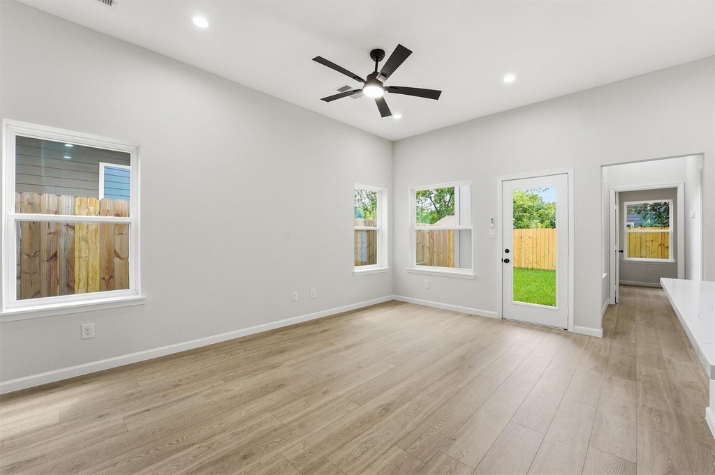 4354 Clover Street - Photo 5