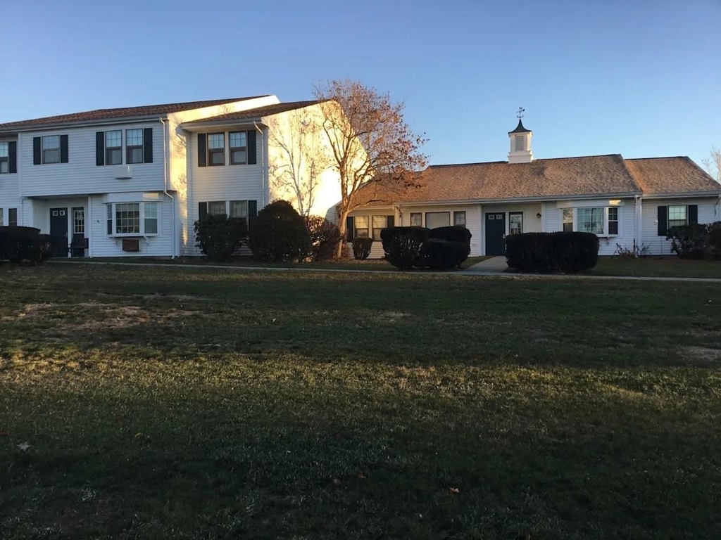 419 E River St - Photo 1