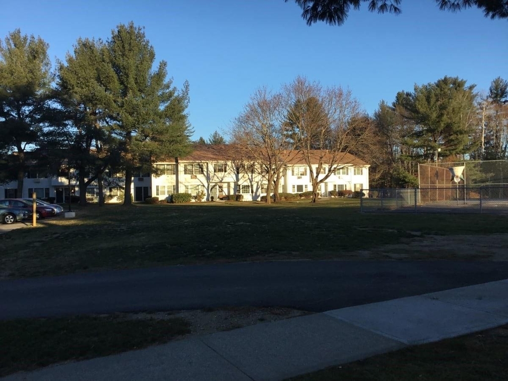 419 E River St - Photo 3