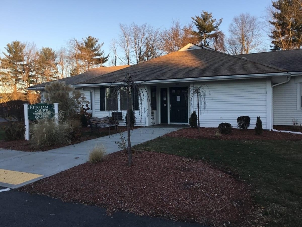 419 E River St - Photo 2