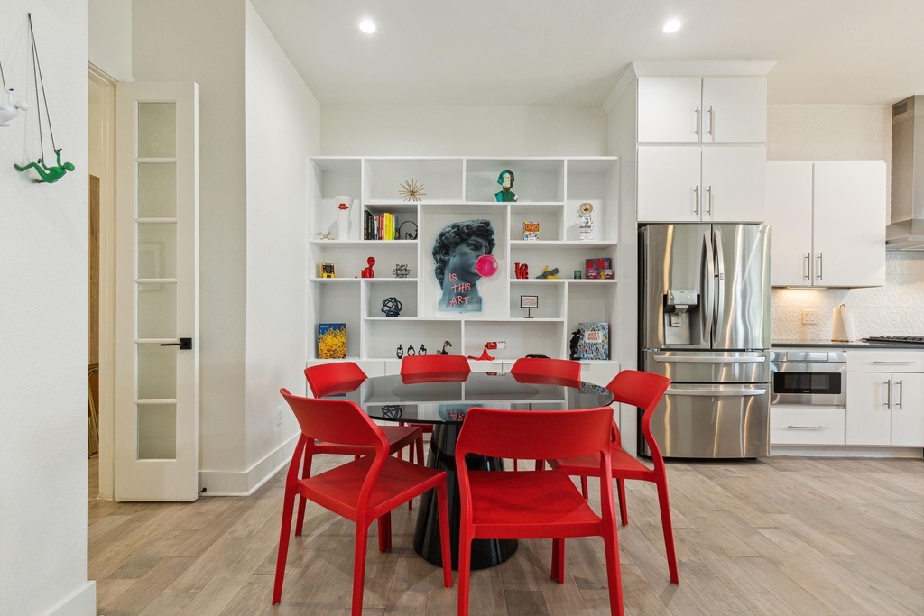 422 W 9th Street - Photo 8