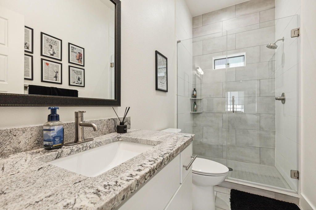 422 W 9th Street - Photo 11