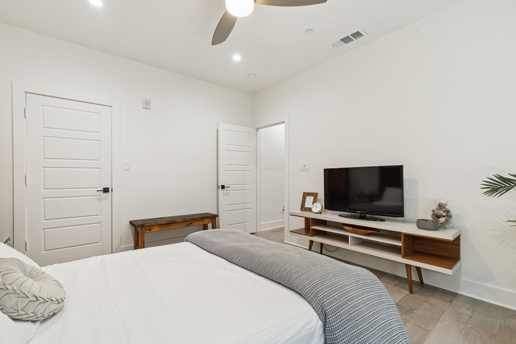 422 W 9th Street - Photo 15