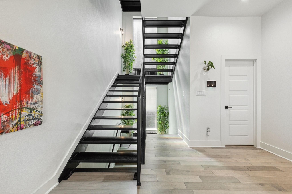 422 W 9th Street - Photo 12