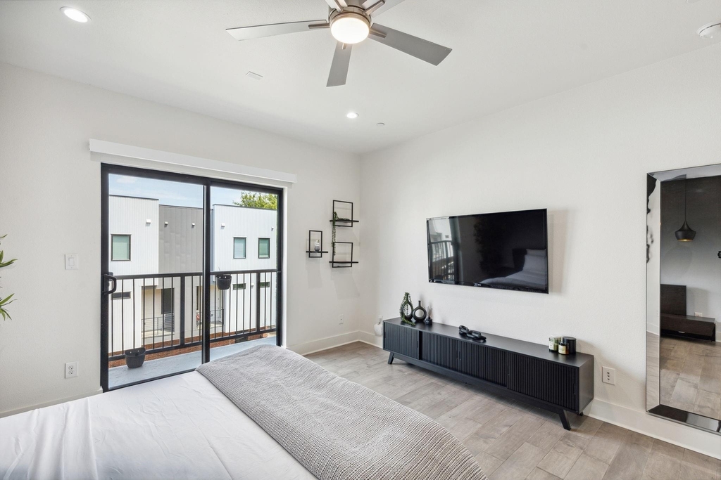 422 W 9th Street - Photo 19