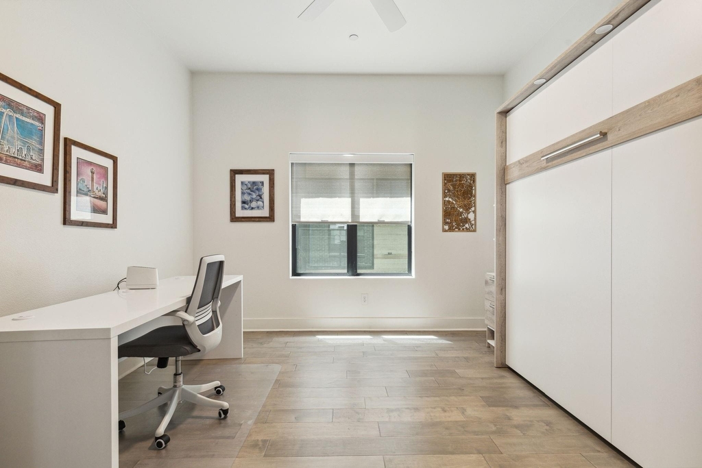 422 W 9th Street - Photo 10