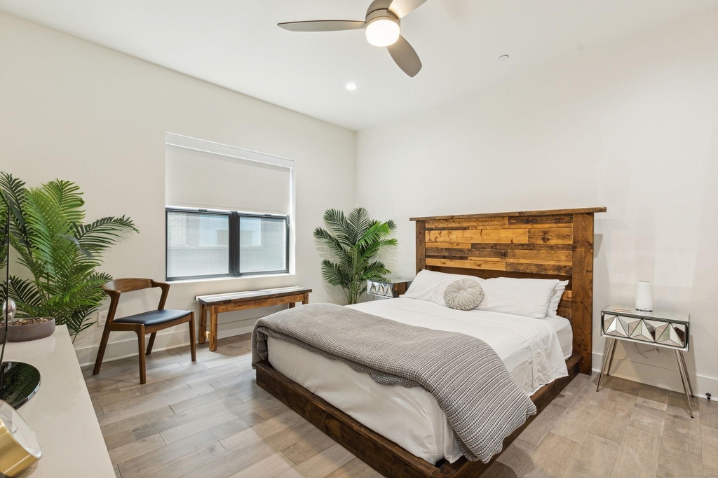 422 W 9th Street - Photo 14