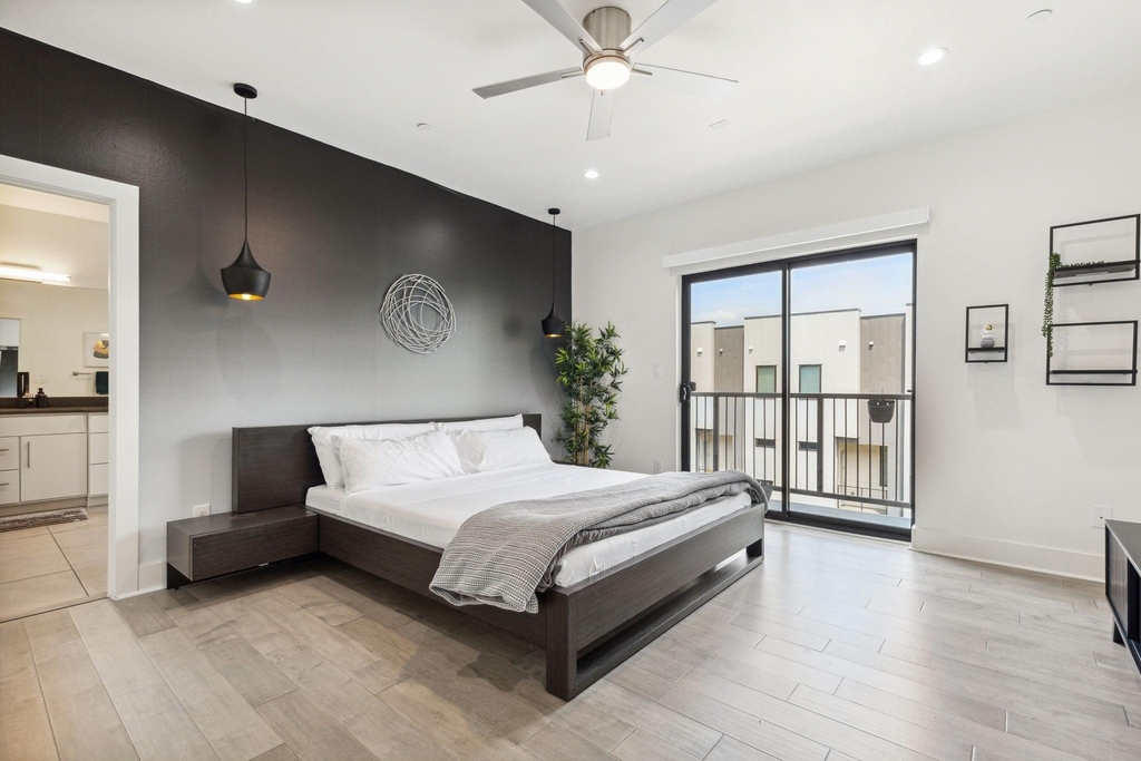 422 W 9th Street - Photo 17