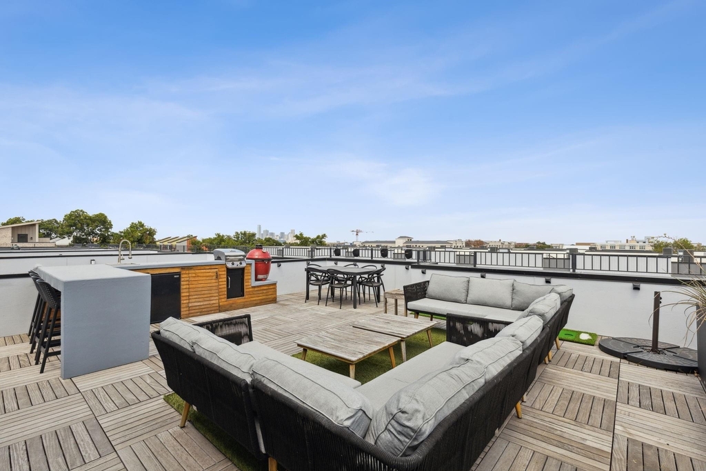 422 W 9th Street - Photo 24