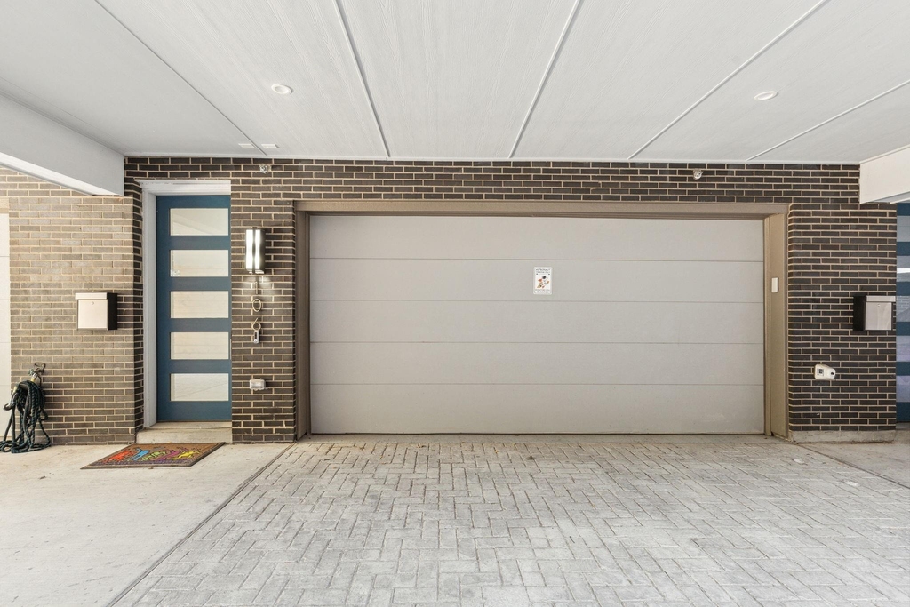 422 W 9th Street - Photo 1