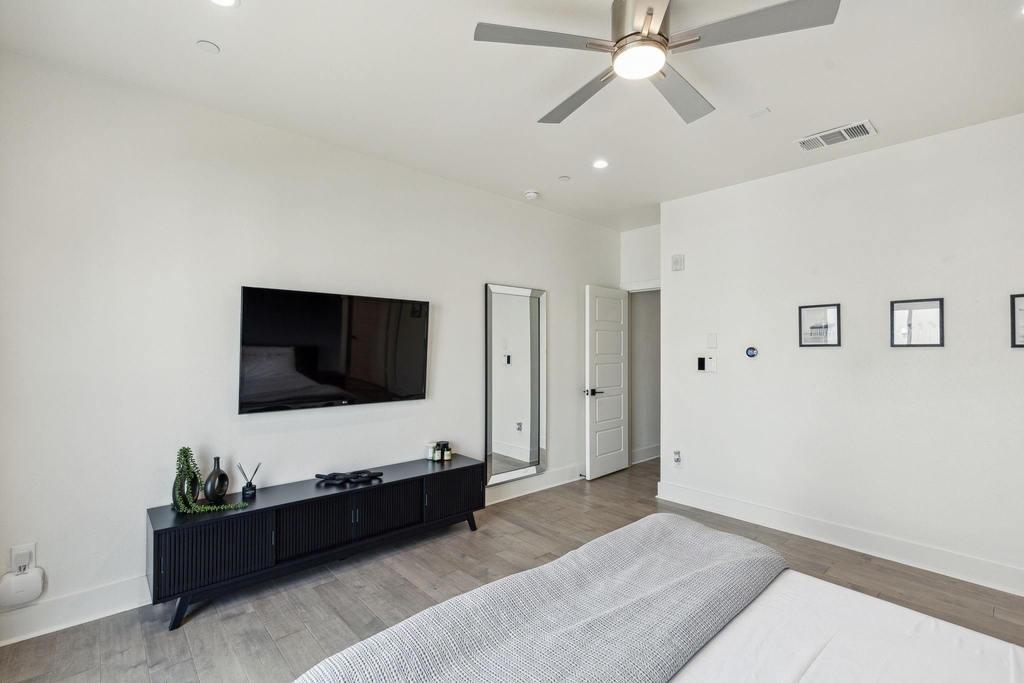422 W 9th Street - Photo 18