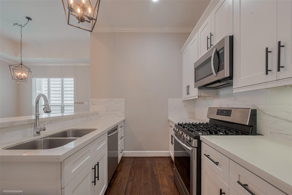 854 W 20th Street - Photo 13