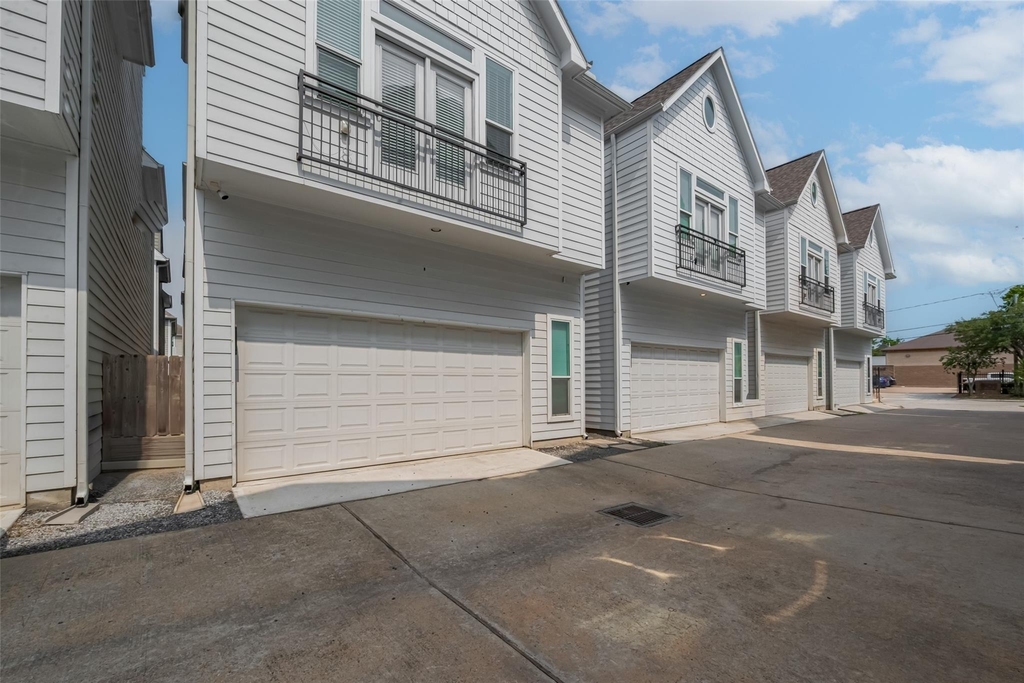 854 W 20th Street - Photo 2