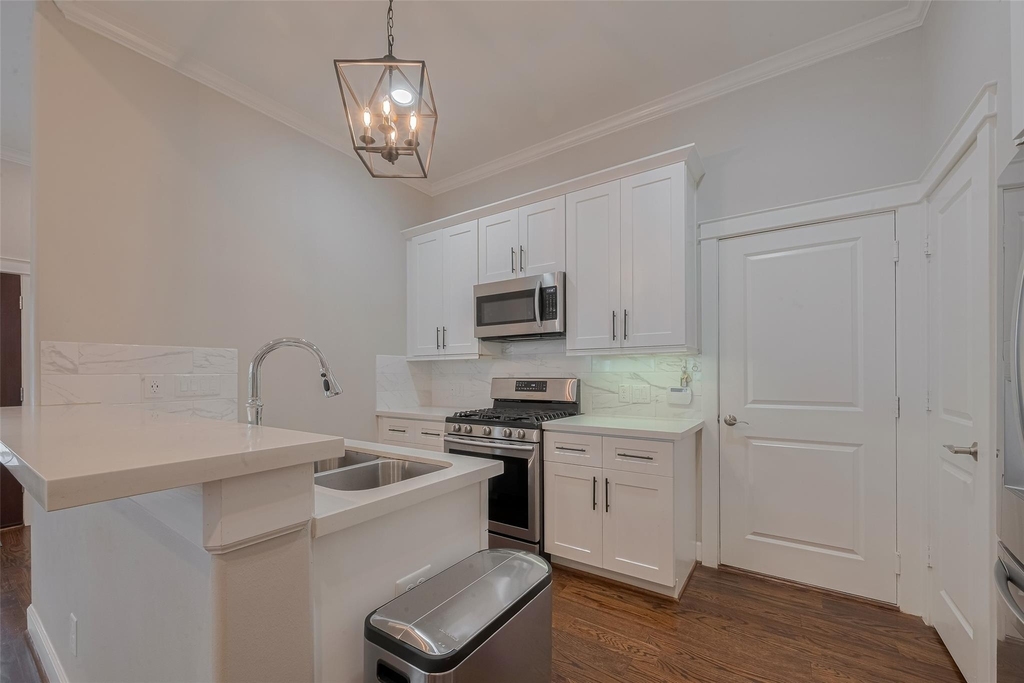 854 W 20th Street - Photo 8