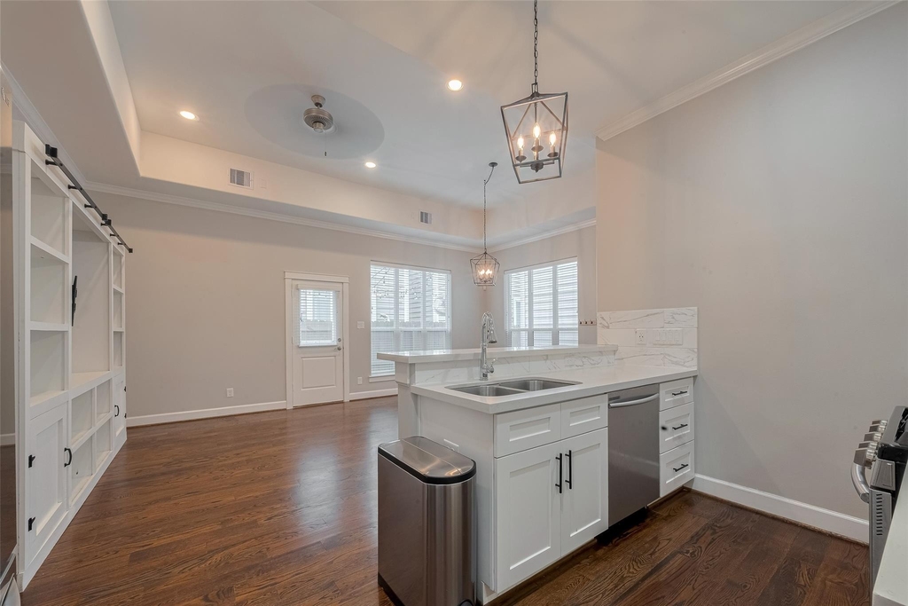 854 W 20th Street - Photo 9