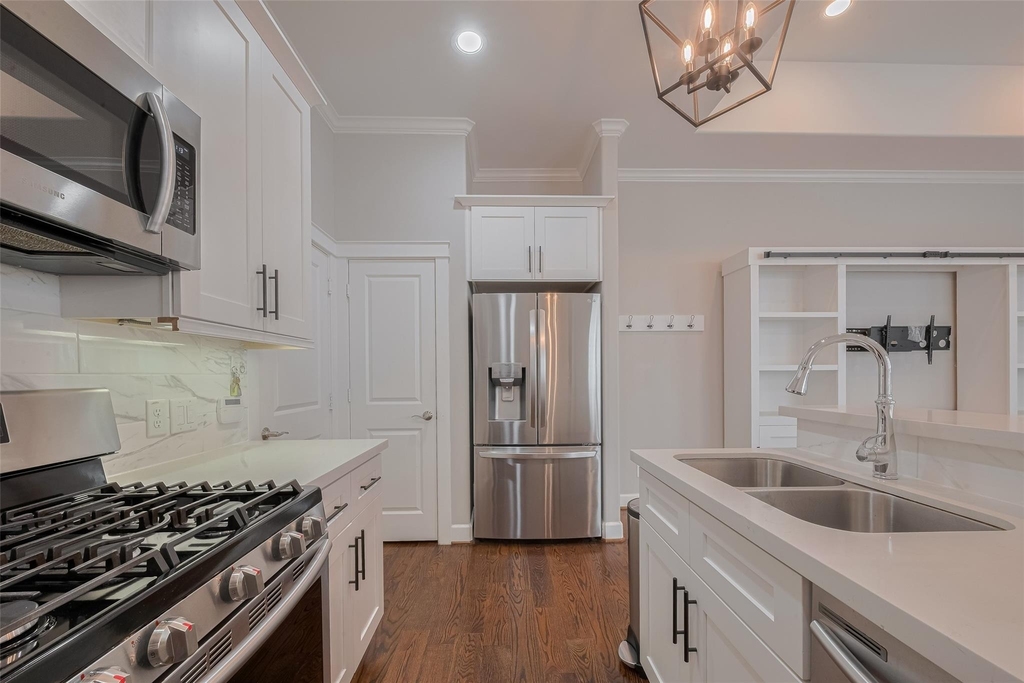 854 W 20th Street - Photo 12