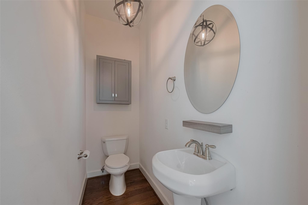 854 W 20th Street - Photo 14