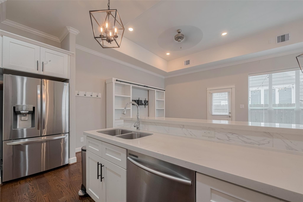 854 W 20th Street - Photo 10