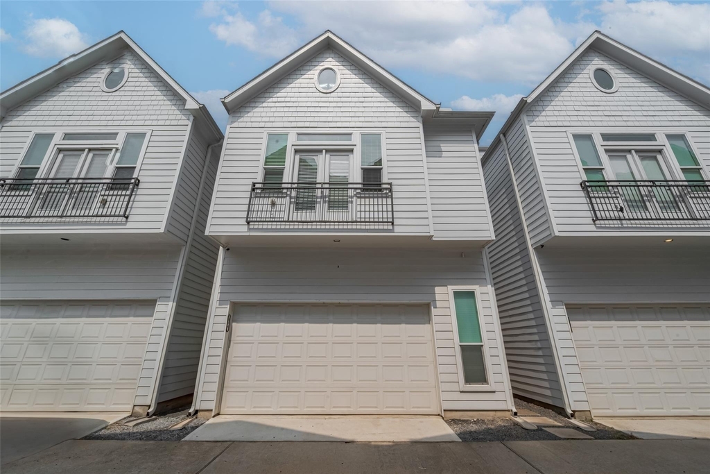 854 W 20th Street - Photo 0