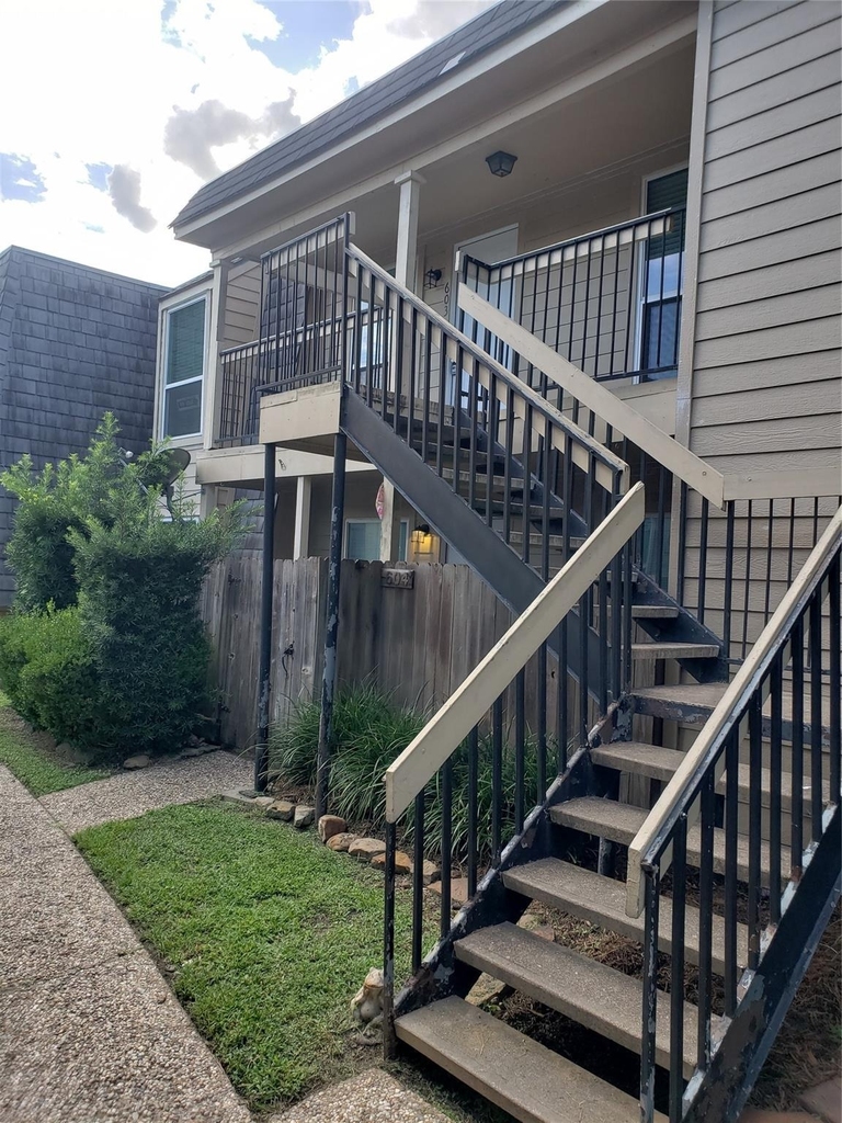 16120 Stuebner Airline Road - Photo 0