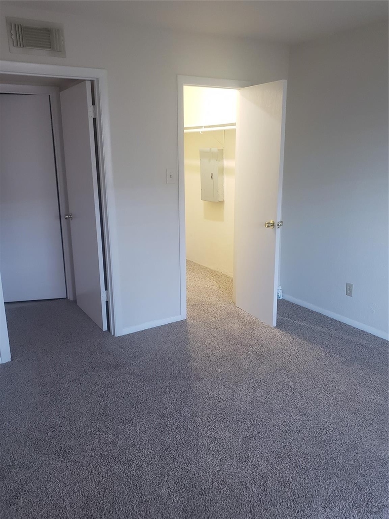 16120 Stuebner Airline Road - Photo 18