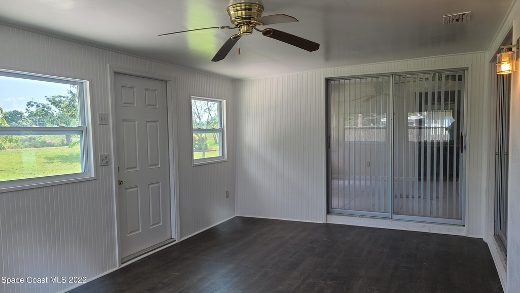 2012 Beekman Street Ne - Photo 12