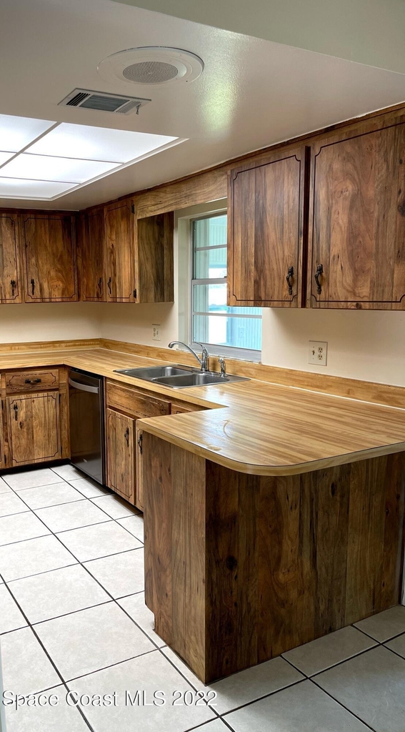 2012 Beekman Street Ne - Photo 5
