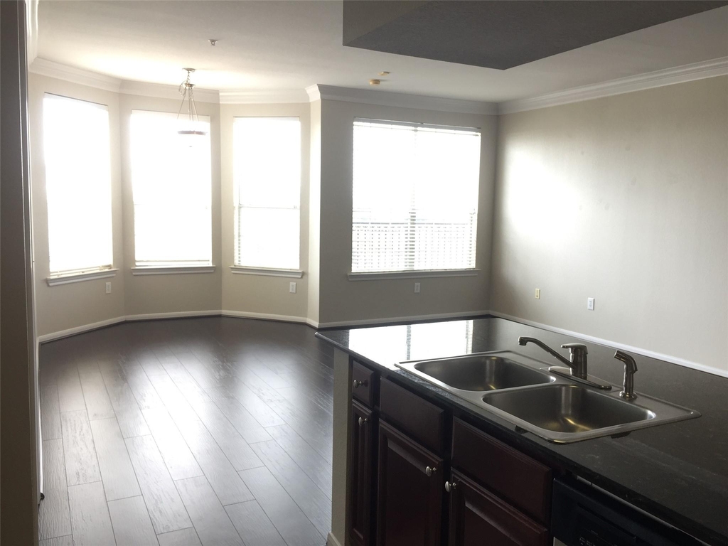 7575 Kirby Drive - Photo 8