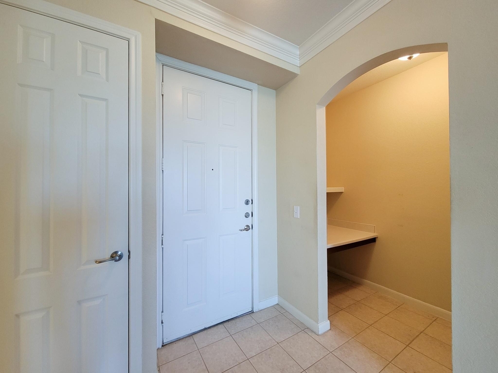 7575 Kirby Drive - Photo 2