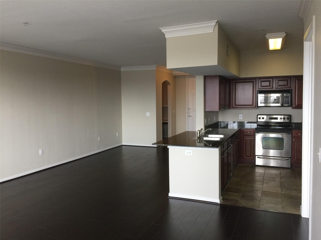 7575 Kirby Drive - Photo 7