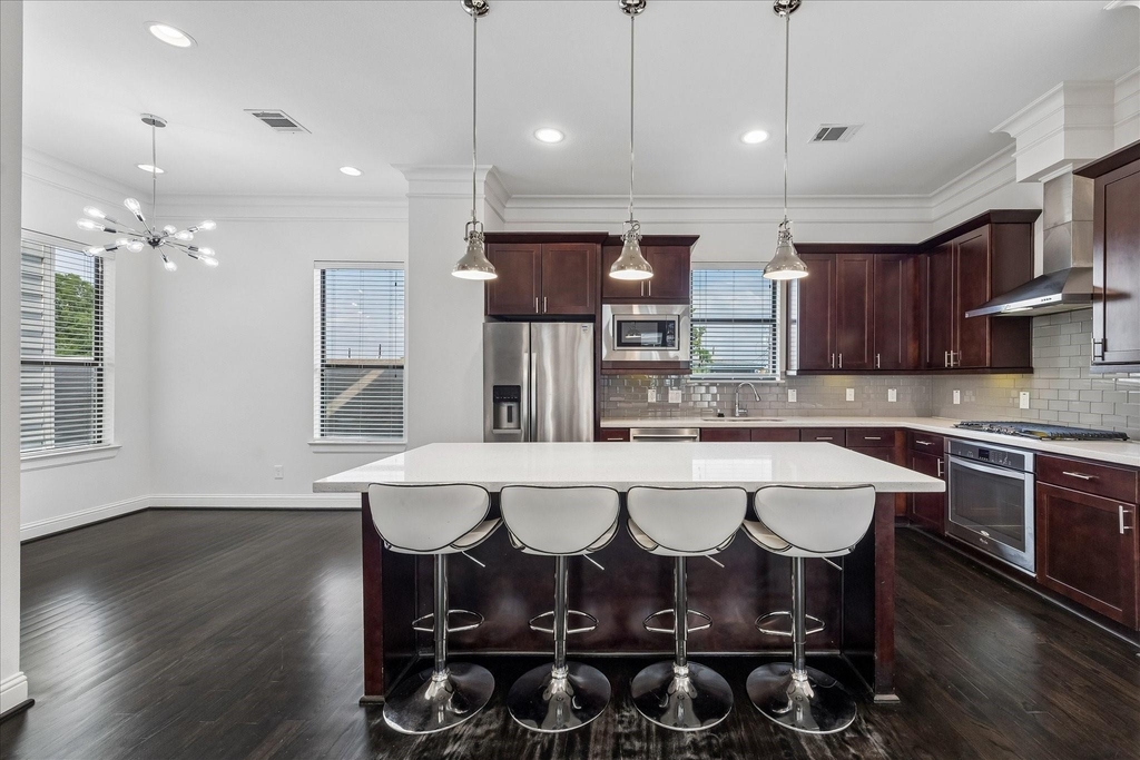 734 W 20th Street - Photo 1