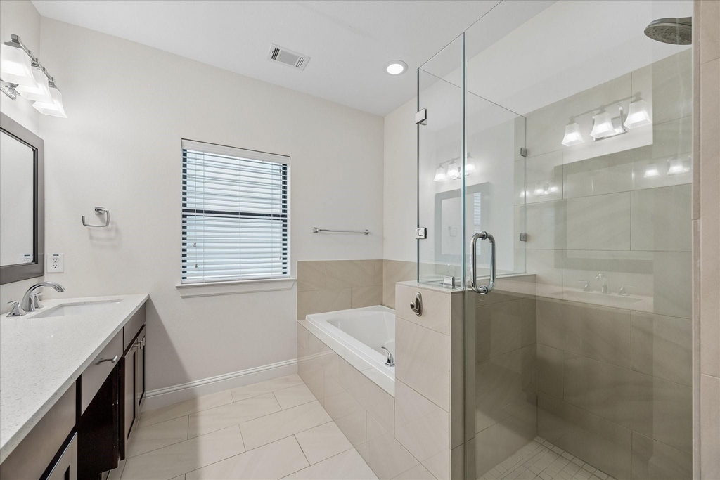 734 W 20th Street - Photo 12