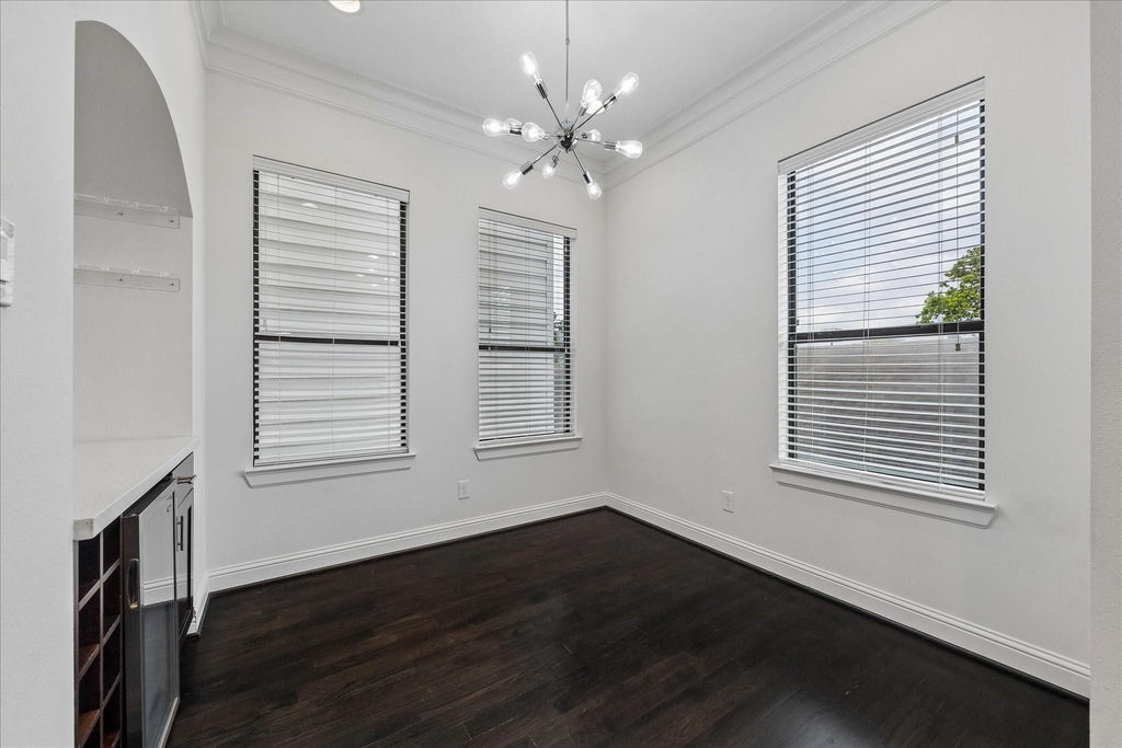734 W 20th Street - Photo 10