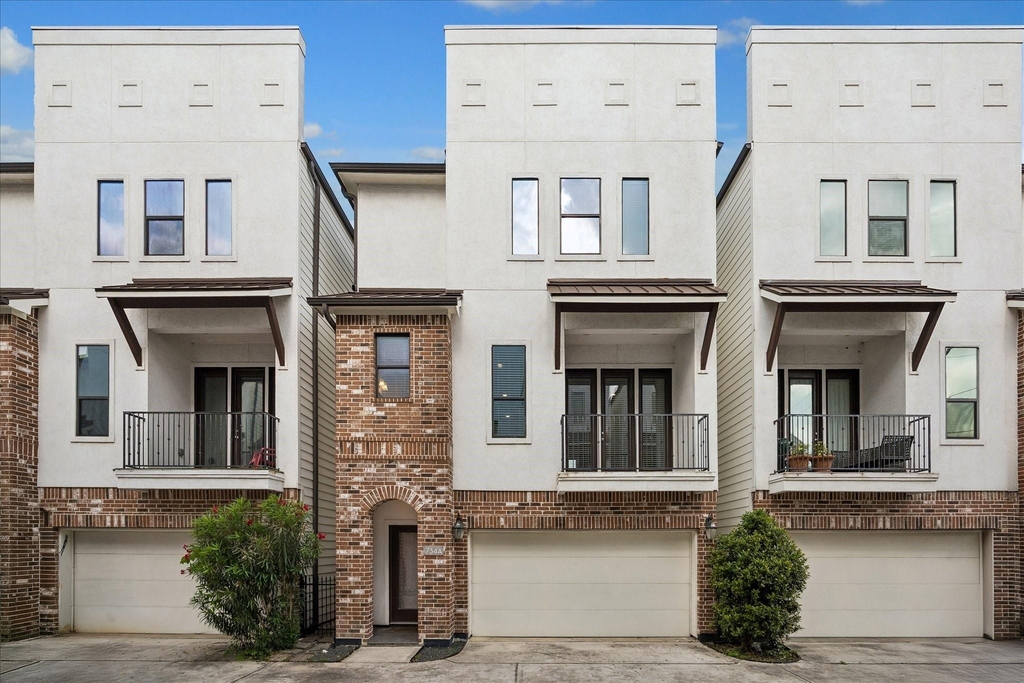 734 W 20th Street - Photo 0