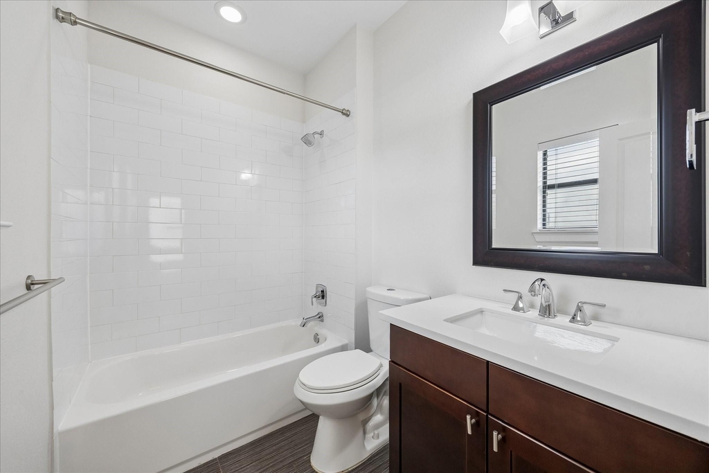 734 W 20th Street - Photo 16