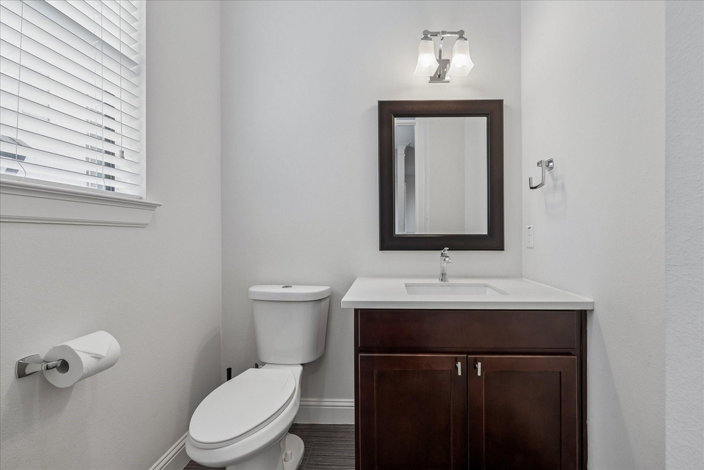 734 W 20th Street - Photo 18