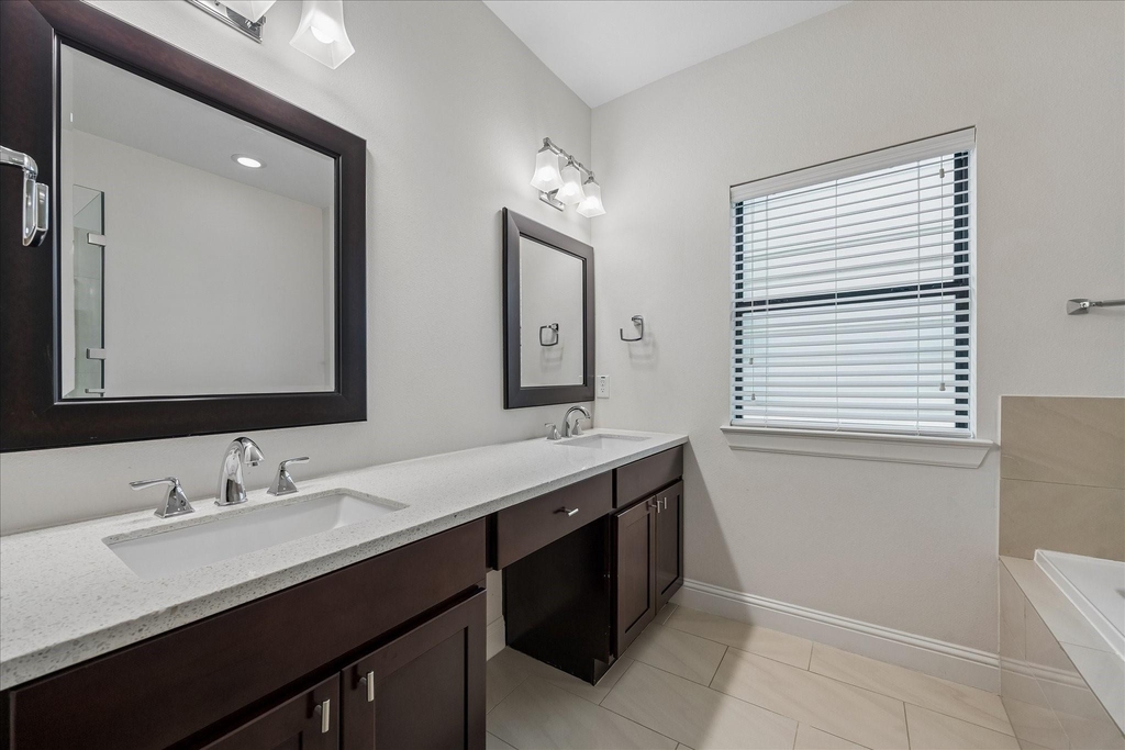 734 W 20th Street - Photo 13
