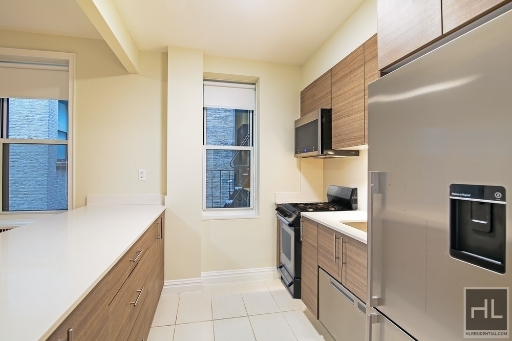West 18th Street - Photo 2