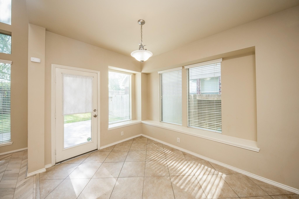4019 Windmill Creek Drive - Photo 8