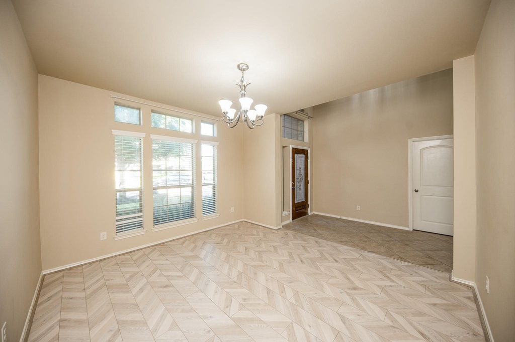 4019 Windmill Creek Drive - Photo 4