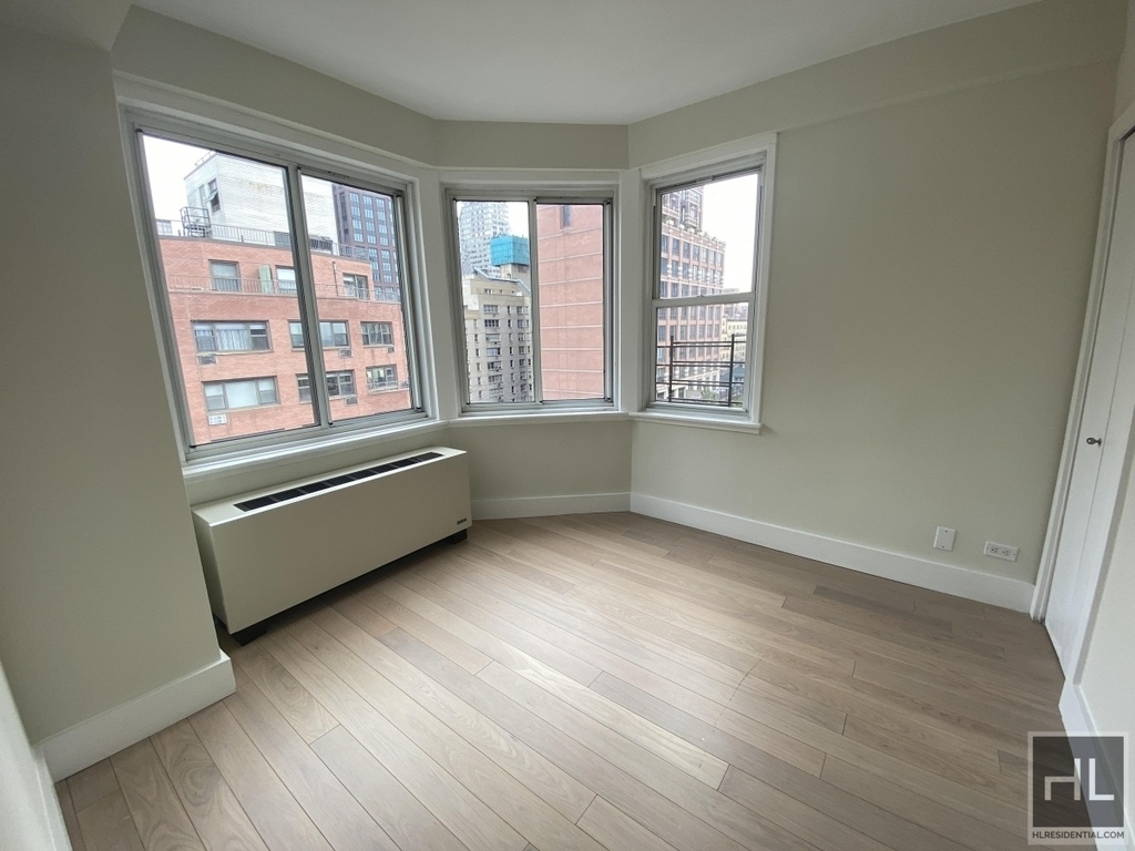 East 51st Street - Photo 4