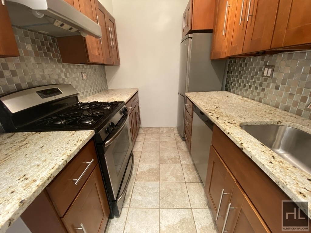 East 51st Street - Photo 0